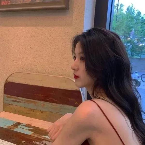 黑影窥窗